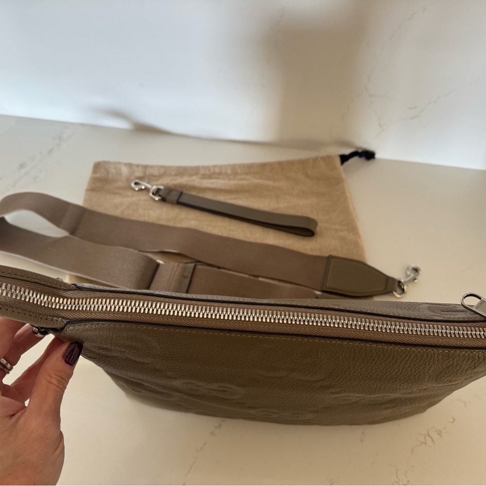 SALE******Gucci Jumbo GG Taupe Leather Medium Crossbody - Picture 3 of 9